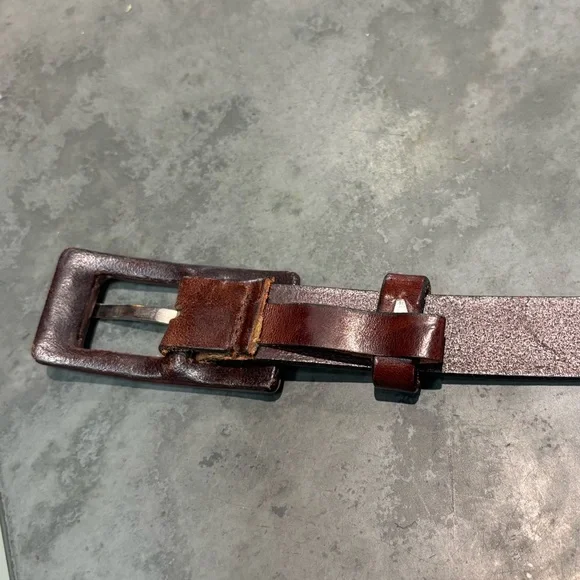 Vintage Banana Republic Minimalist Leather Belt - Picture 6 of 6